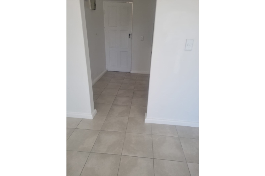 1 Bedroom Property for Sale in Goodwood Central Western Cape